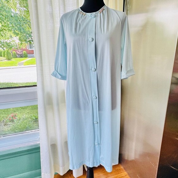 Vintage 1960s peignoir, pastel blue robe, front buttons, raglan sleeves - Picture 1 of 9